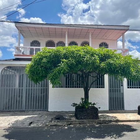 Casa Robles - Room Close To Airport #2 Managua Bagian luar foto
